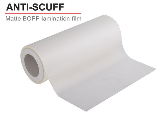 Adhesivo resistente a los rayos Bopp Matt Film Roll para estampación en caliente 28mic 4000m