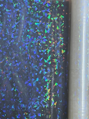 Un buen precio. Película de base BOPP de espesor de 21 micras capa sellable por calor patrones iridiscentes grabados con láser en línea