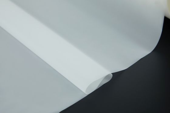 Un buen precio. Diseñado para proteger el papel de la abrasión y la suciedad, también mejora la sensibilidad al tacto y la longevidad de los productos impresos en línea