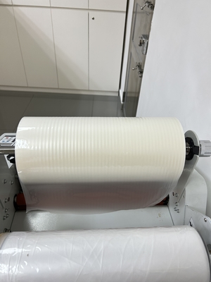 Good price Recubrimiento de liberación de BOPP transparente reciclable con baja neblina (≤1%) y 92% de contenido reciclado, ideal para envases de lujo. en línea
