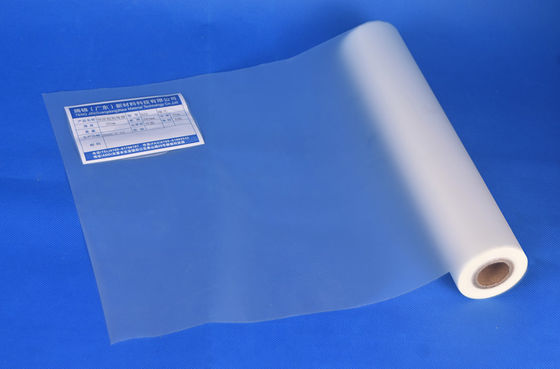 Good price PET 715 mm de ancho Multiplicación de película de laminación térmica 1 pulgadas Core Roll 23 Mic Brillante en línea