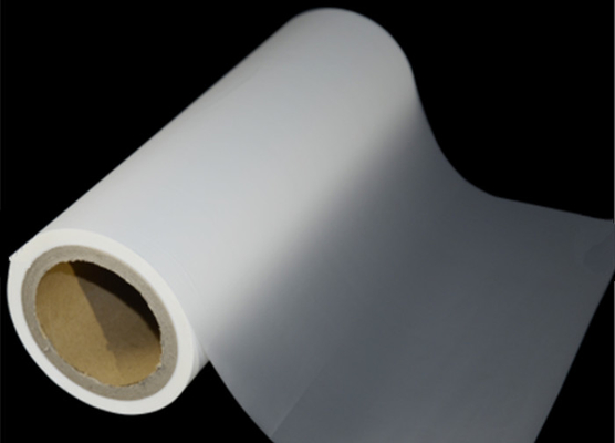 Good price Película de recubrimiento de EVA transparente y fuerte adhesivo (100 micras) sobre un rollo brillante de PET de 3000 m en línea